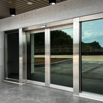 專業場域方案｜大型出入口自動門系統