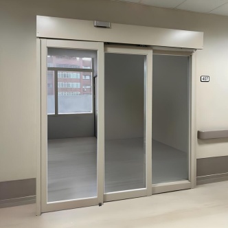 無接觸自動門，打造安全醫療動線